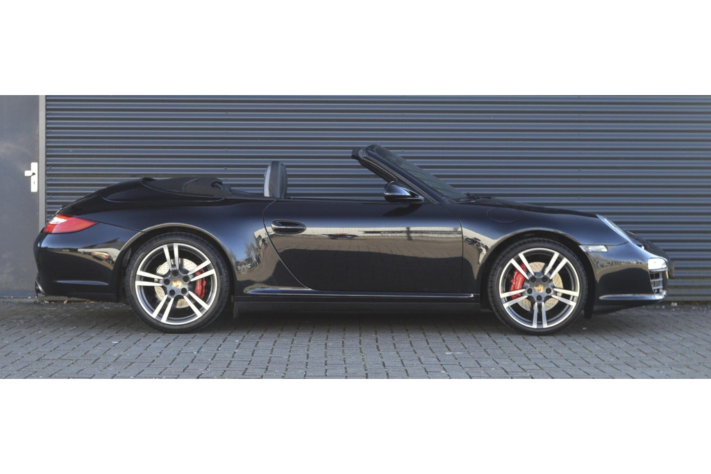 52048176-4.jpg