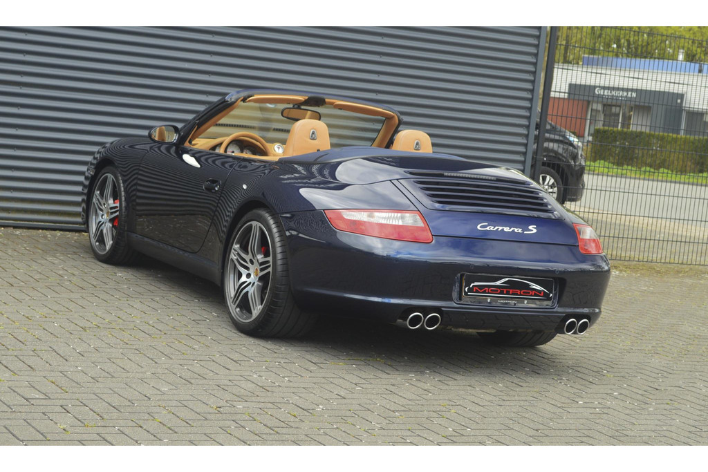 52589966-6.jpg