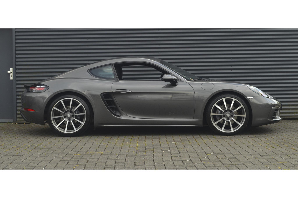 53214110-4.jpg