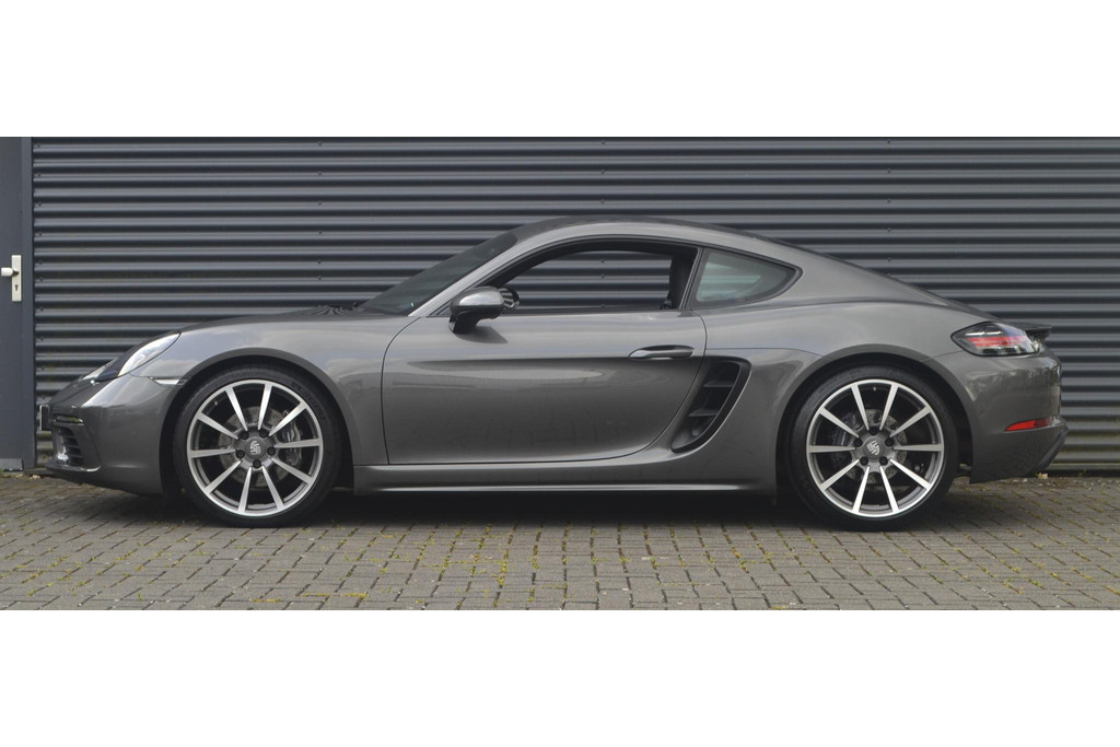 53214110-5.jpg