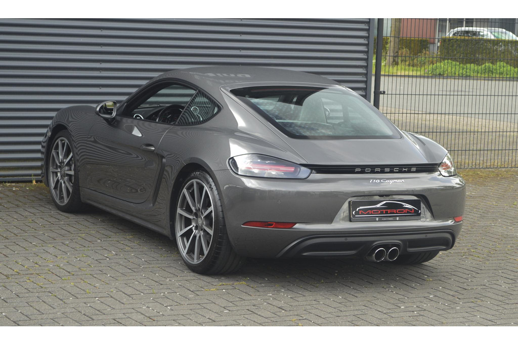 53214110-6.jpg