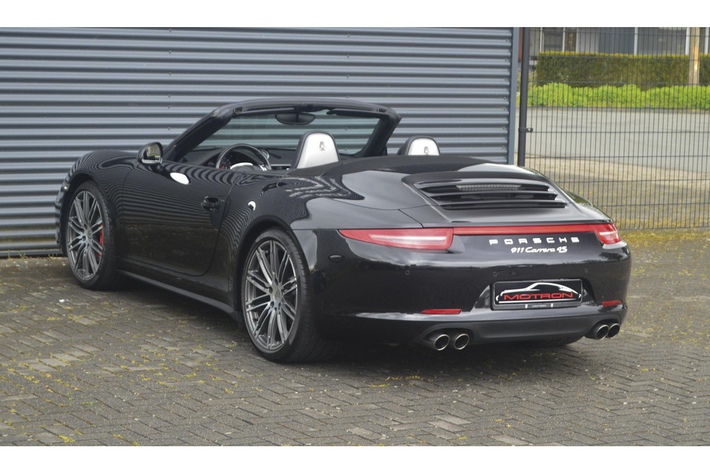 53433037-6.jpg