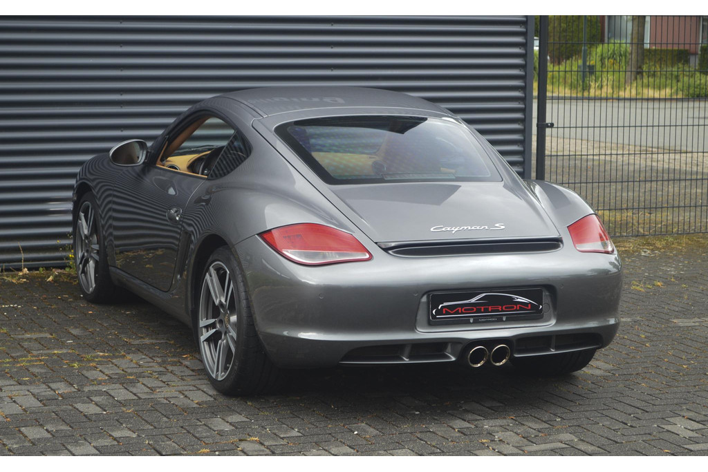 54742912-6.jpg
