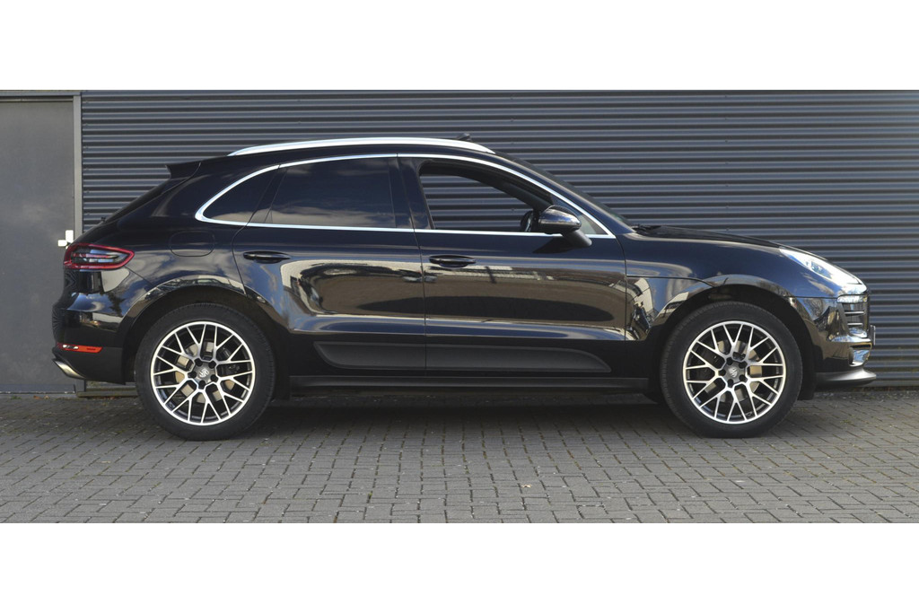 54816578-4.jpg