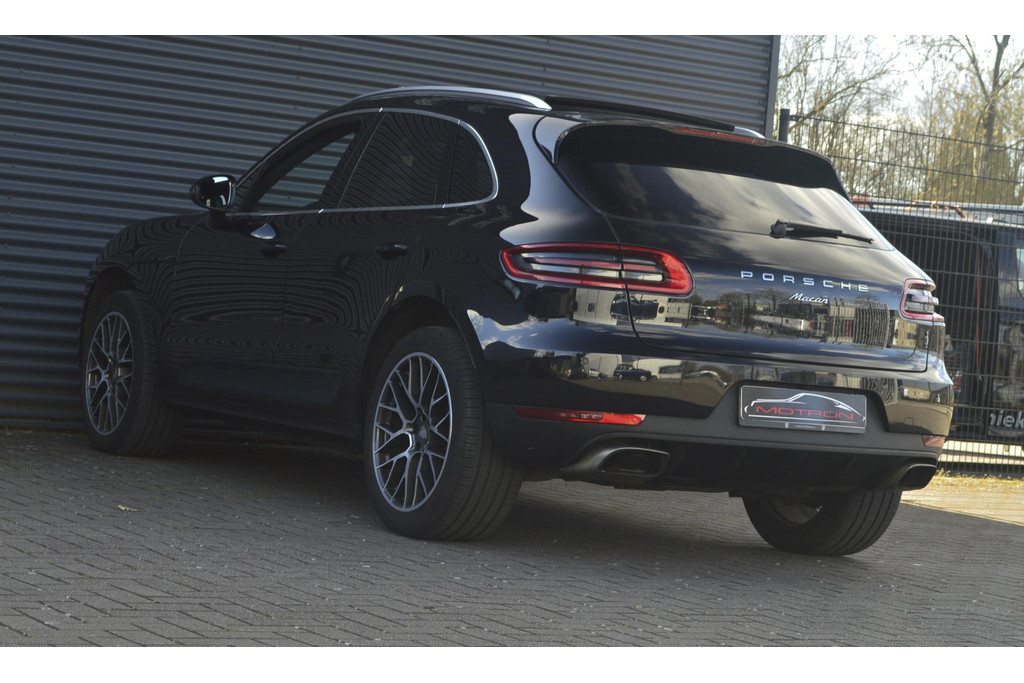 54816578-6.jpg