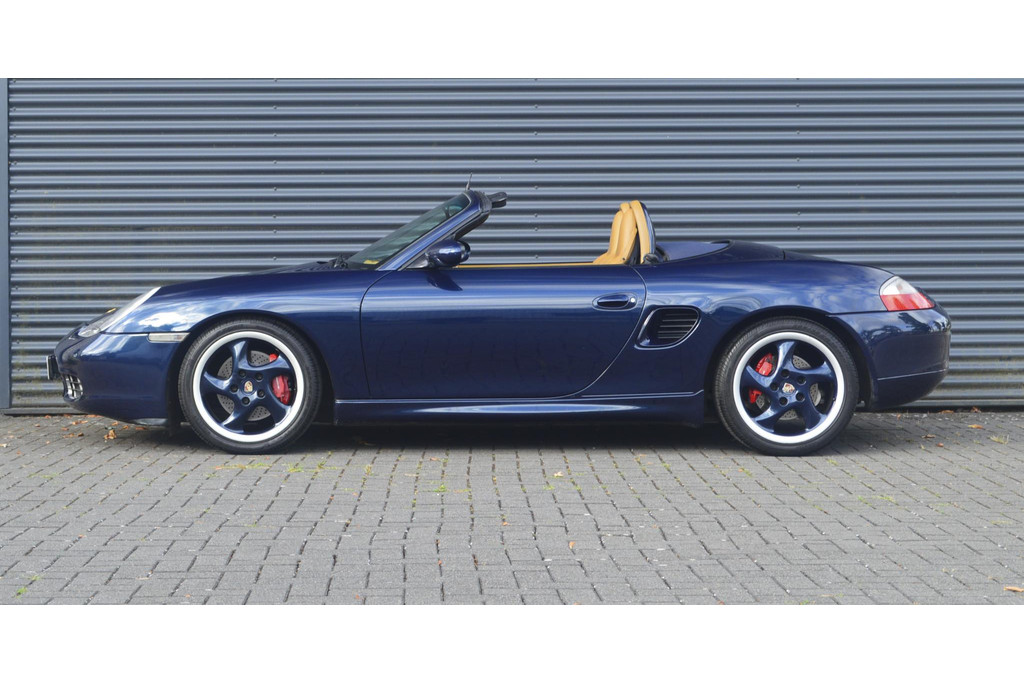 55727372-5.jpg