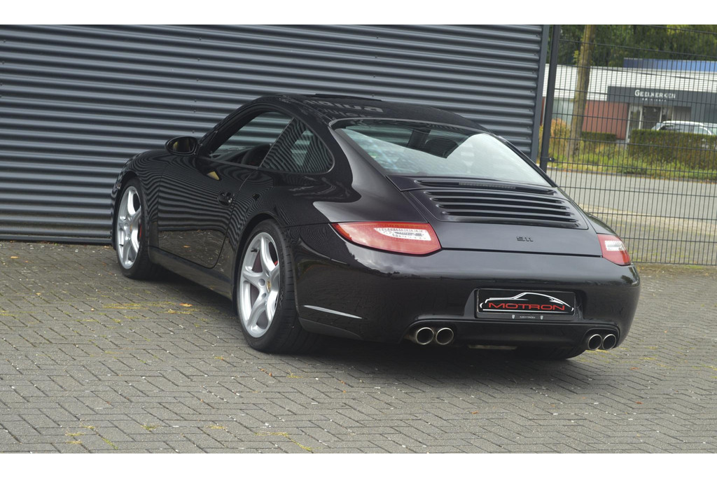 56455878-6.jpg
