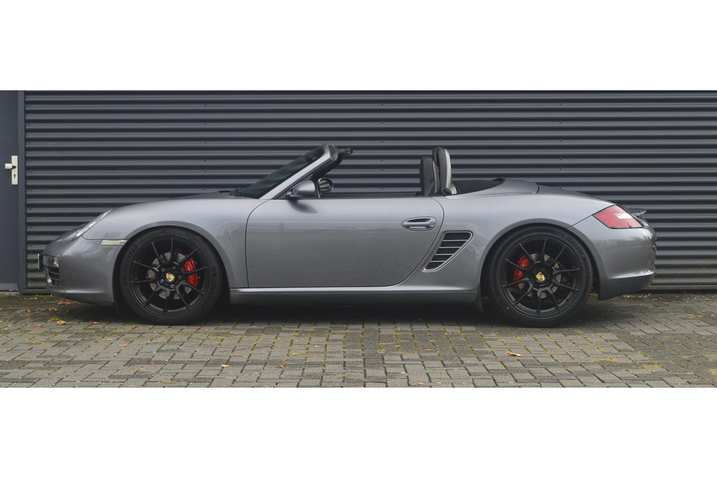 57122775-5.jpg